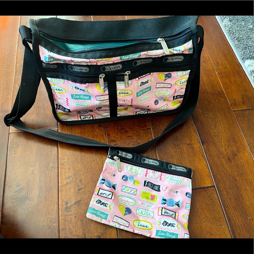 Le Sportsac Crossbody and pouch. Women’s Bag Medium Size LOVE Theme